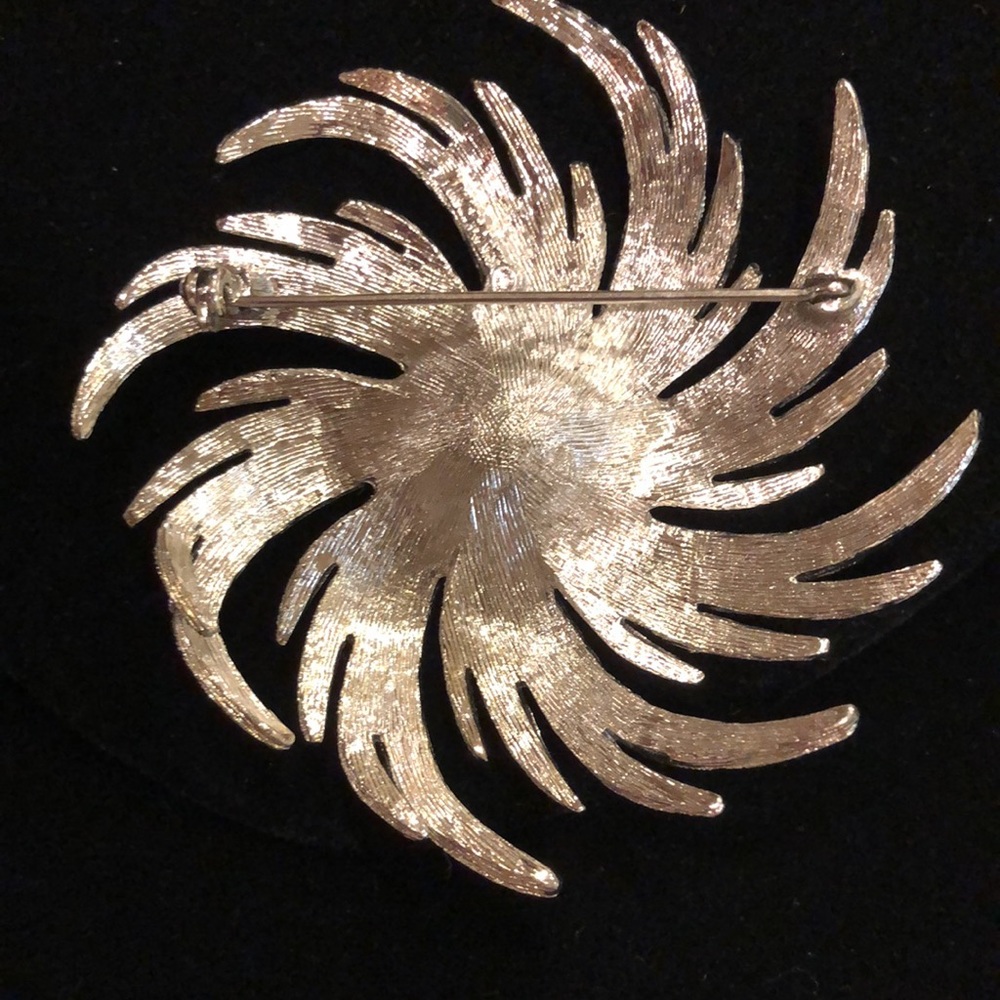 Vintage Sarah Coventry Silver tone Pin👗 - Picture 3 of 3